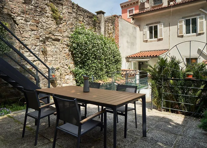 Apartment Giardino Segreto, In Centro Trieste